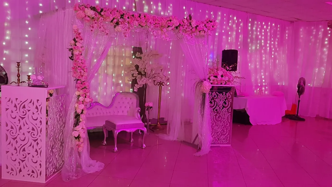 Aux Mille Et Une Nuits